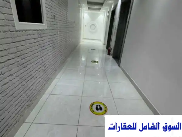 فرصة استثمارية مميزة! دور تجاري فاخر 250 متر² على البحر في السالمية - إيجار 1750 دينار