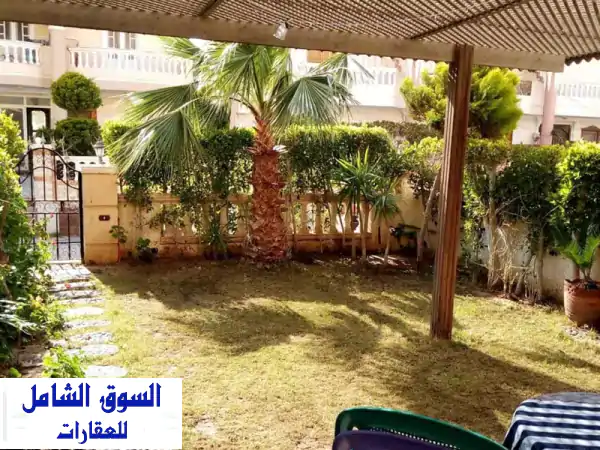 شاليه أرضي فاخر بحديقة خاصة في مصر الجديدة...