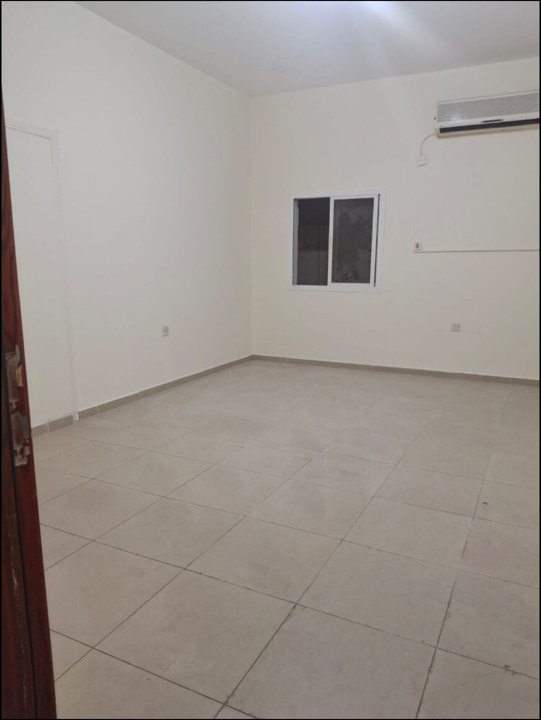 للايجار غرفه بازغوى شبه مفروشه