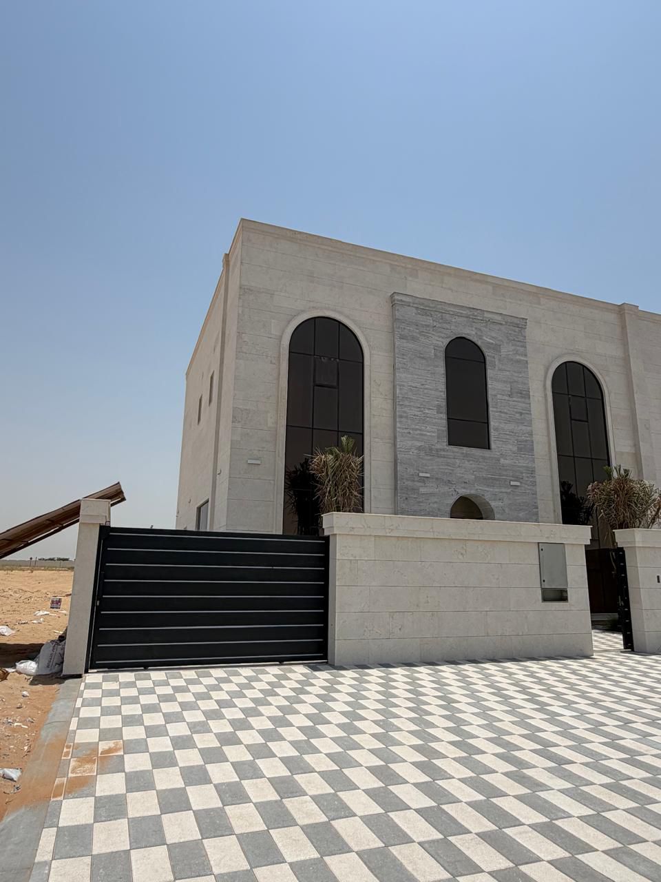 فيلا تجاريه سكنيه للبيع في ضاحيه الرحمانيه...