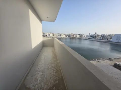 للبيع شقة سكنية راقية جدا باطلالة بحرية 2