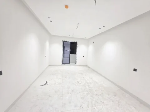 شقق سكنية، أول ساكن، مع التكييف في منطقة الحد الجديد، والبناية زاوية على ثلاثة شوارع 2