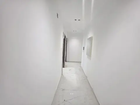 للبيع شقة سكنية راقية جدا باطلالة بحرية 5