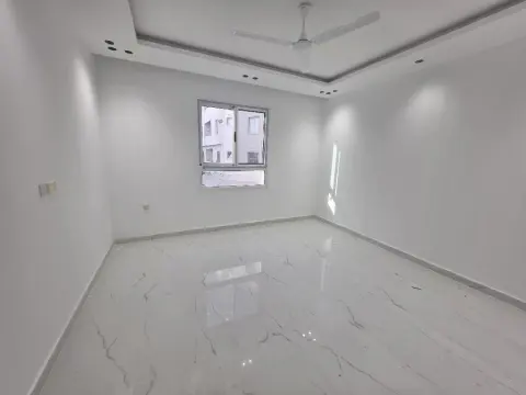 للبيع شقة سكنية راقية جدا باطلالة بحرية 3