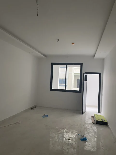 شقق تمليك للبيع في الحد، كل دور يحتوي على شقة مساحتها 210 متر مربع، 4 غرف نوم، مجلس، صالة 4