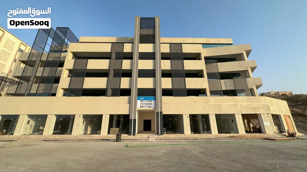 احدى مشاريع تثمير العقارية ف المكاتب، مكتب للبيع ومؤجر ب900 ريال بمساحه 240 متر ف الطابق الاول