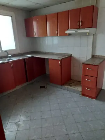 شقة للبيع في أبراج الأورينت، إعادة بيع في موقع مميز، طابق عالٍ مع إطلالة مميزة على خور عجم