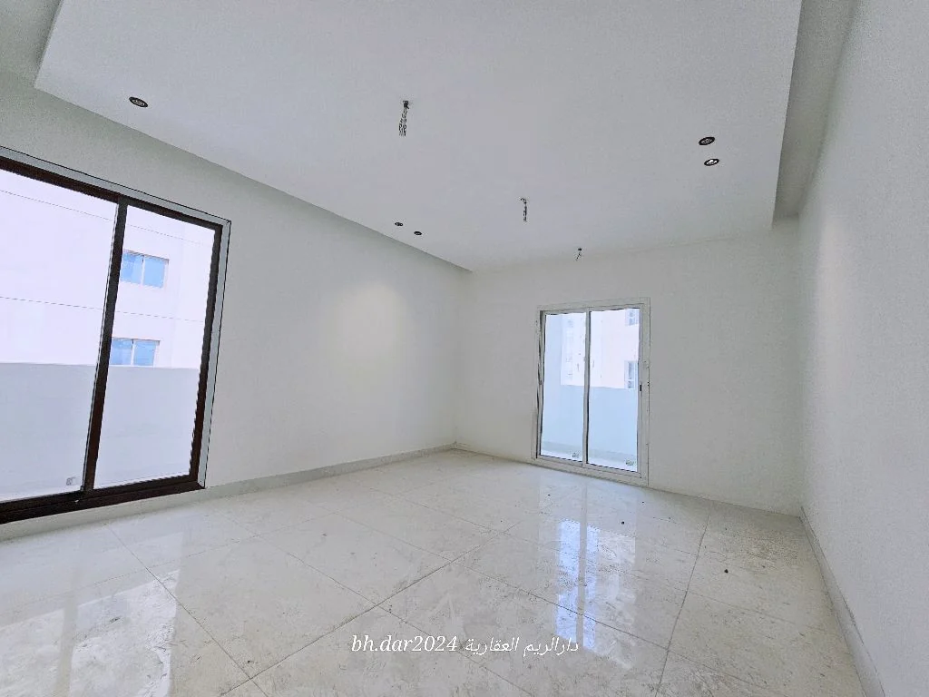 في مدينة الحد، شقة راقية للبيع بنظام عربي (ليمت) مع التكييف وتصميم مميز بتقنية عالية