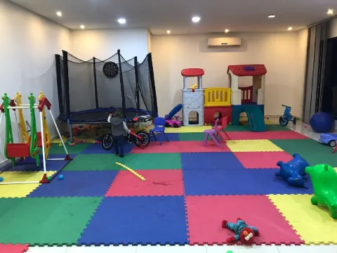 للبيع شقة في منطقة سار، مساحتها 133 5