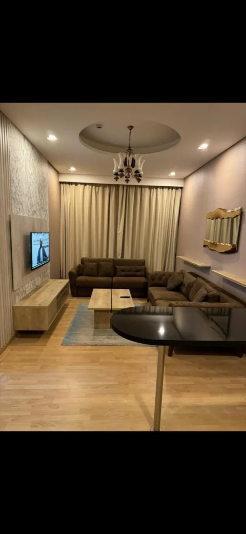 للبيع شقة فاخرة بتصميم عصري حديث، مفروشة بالكامل وبحالة نظيفة، تقع في منطقة الجفير في برج 5