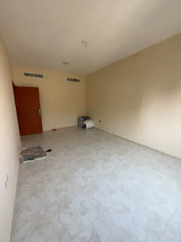 فرصة مميزة لامتلاك شقة سكنية في منطقة المجاز 2 في إمارة الشارقة، تتميز بمساحتها العملية وت 3