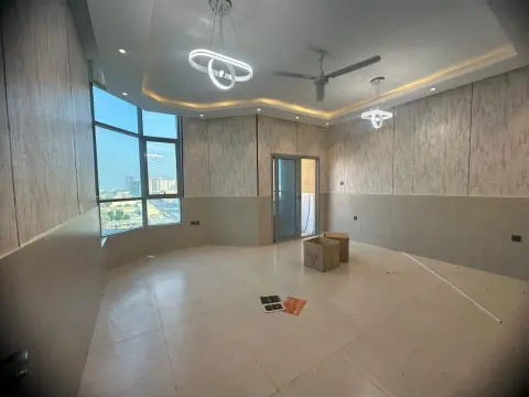 شقة غرفة وصالة (1 BHK) للبيع في برج الكور 5