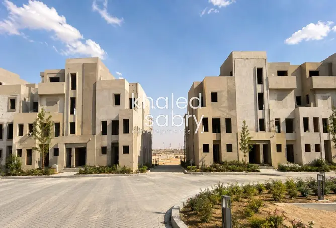 البيع في مدينة الرسيل: آي فيلا 200 متر مع حديقة خاصة...