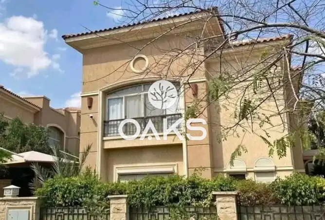 البيع في تلال إيست: فيلا متشطبة  بالتكيفات بفيو مميز...