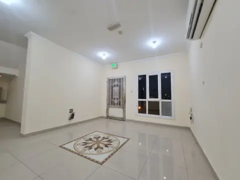 فيلا داخل مجمع سكني في الغرافة 5 غرف و5 حمامات...