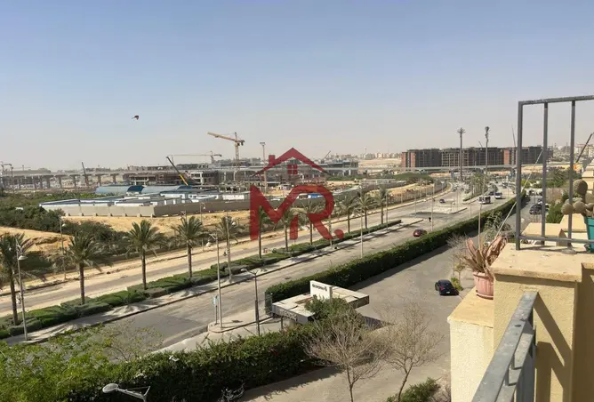 البيع في ايستاون: تريبلكس 302 م + روف 78م للبيع في سوديك إيستاون