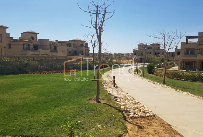البيع في بالم هيلز قطامية: فيلا مستقلة 742 متر للبيع...