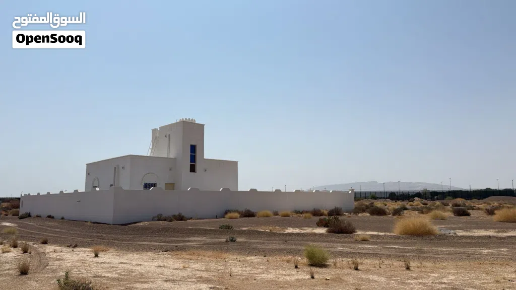 ارض فضاء ف البريمي الغريفه بي 1 موقع مميز ثاني خط من شارع رئيسي قائم مساحه كبيره - انا المالك
