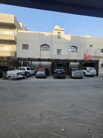 بيت للبيع في القادسية بمساحة 400 متر مربع، ويقع على...
