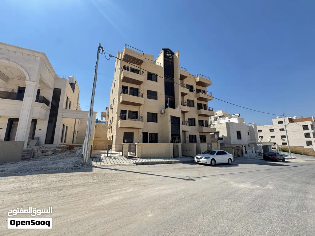شقة مميزة مع روف للبيع في البنيات – قرب مسجد المسرى، بمساحة 145 متر،