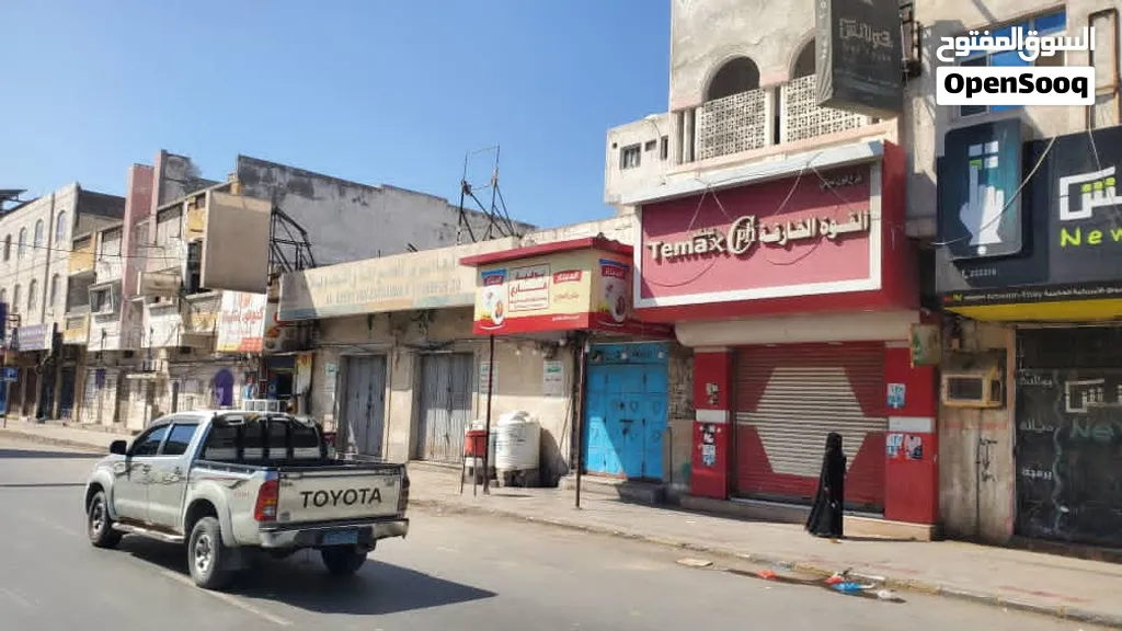 للبيع محلات تجاريه على شارع صنعاء في الحديده