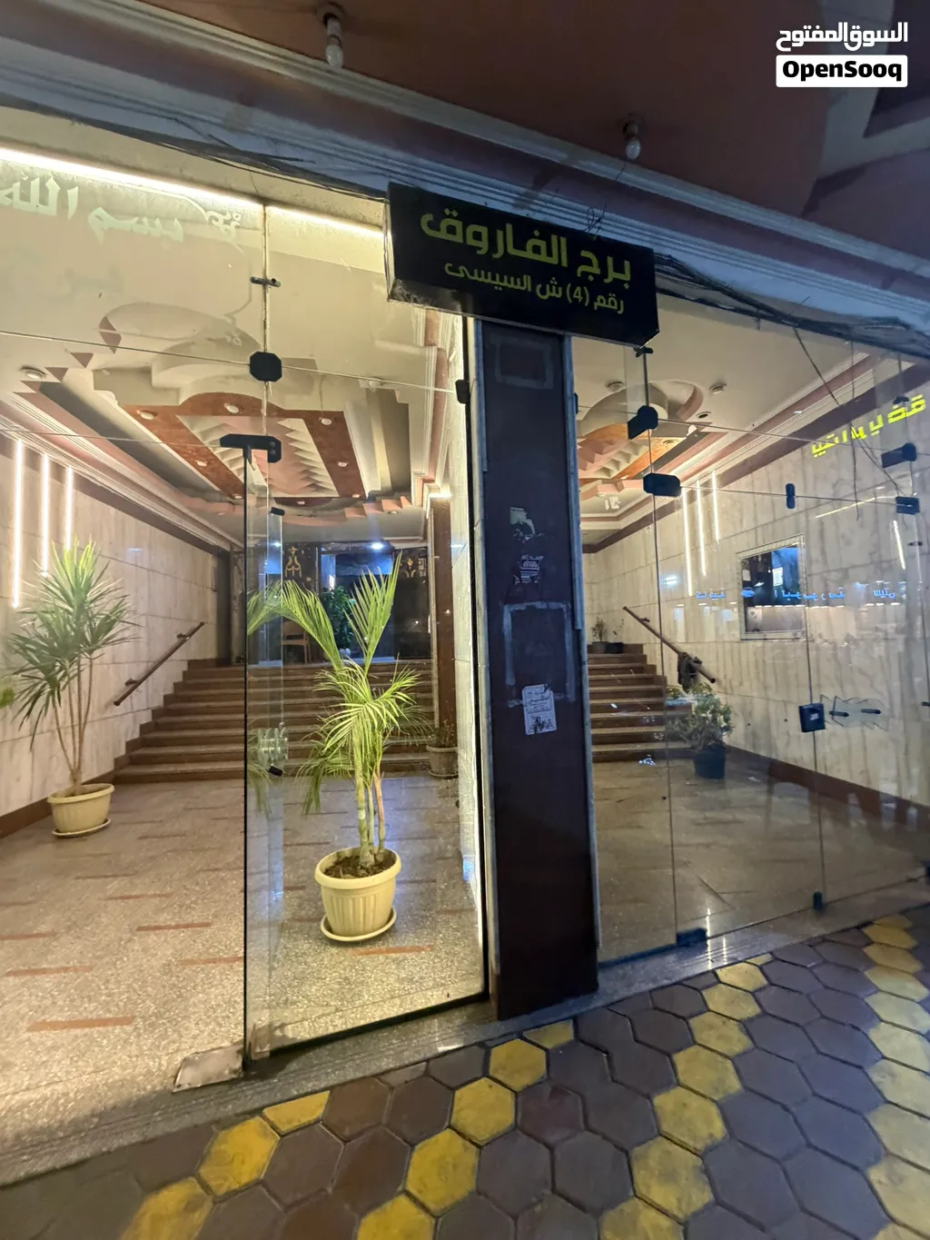 شقة مميزة تاني برج بجوار كنتاكي وامام البنك الاهلي وخطوات من الاهرامات والمتحف المصري والسجل المدني