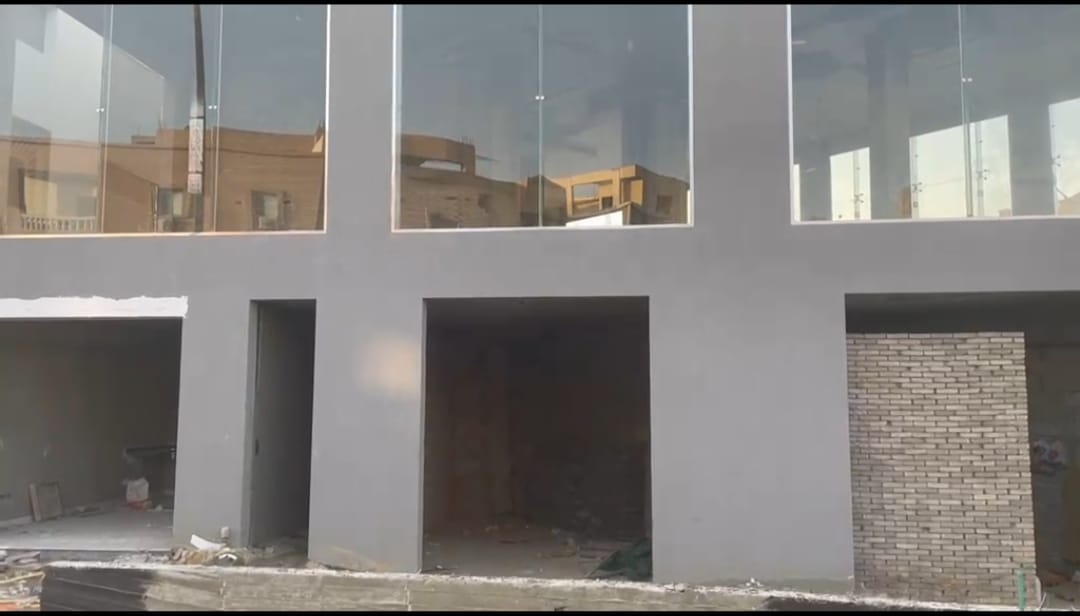 محل للايجار دور ارضي واجهه علي شارع رئيسي في...