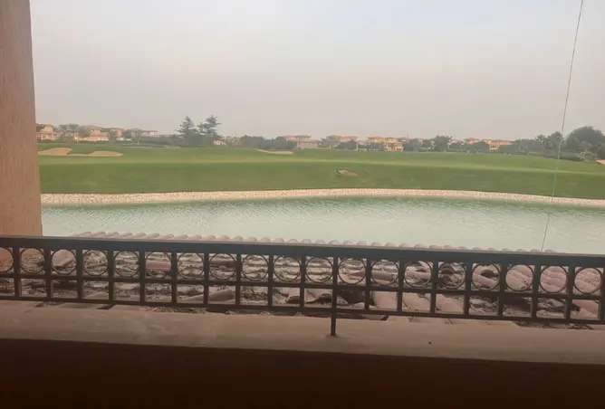 البيع في پريڤادو: اميز فيلا علي البحيرات و الجولف 1183م...