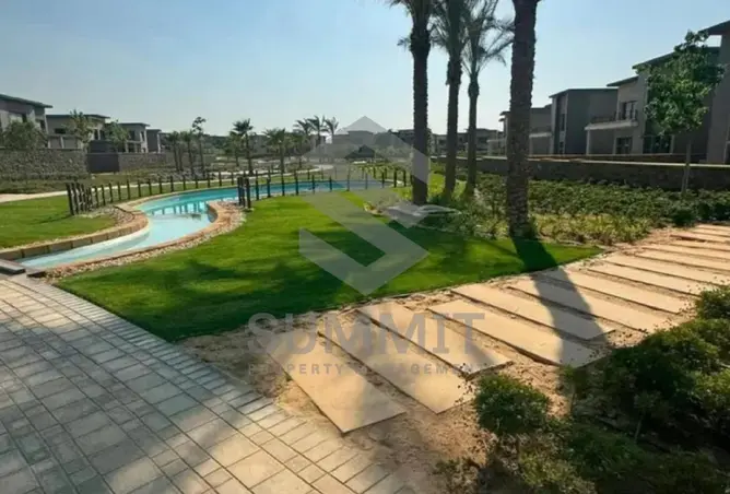 البيع في جروفا إيست هيلز: تاون هاوس فيولاندسكيب...
