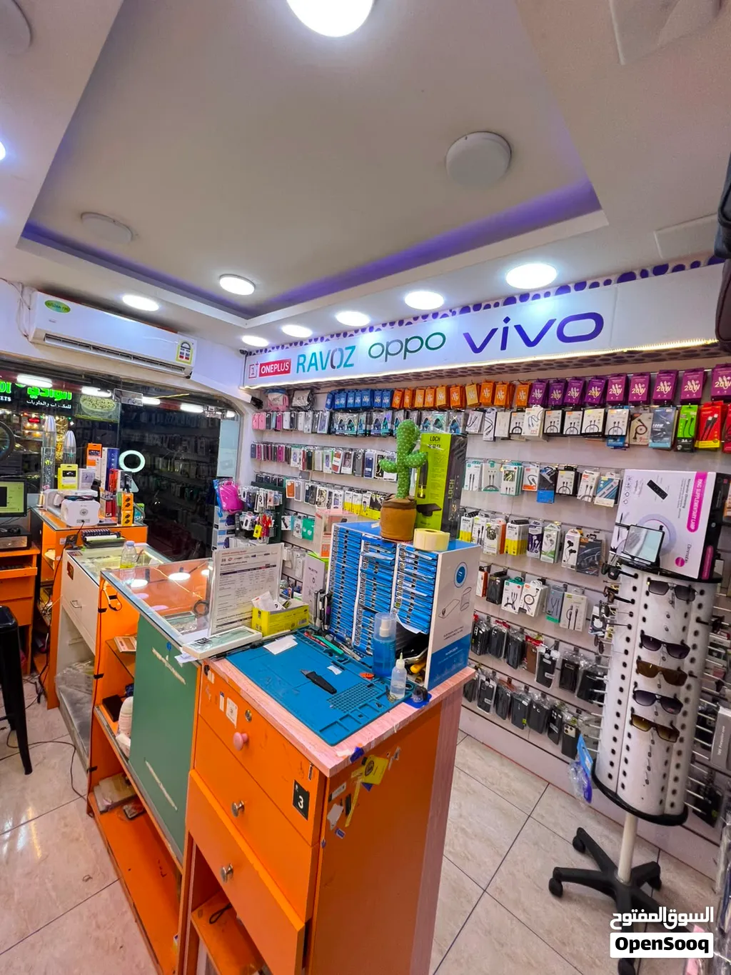 Mobile shop in Arad opposite food world.  good location