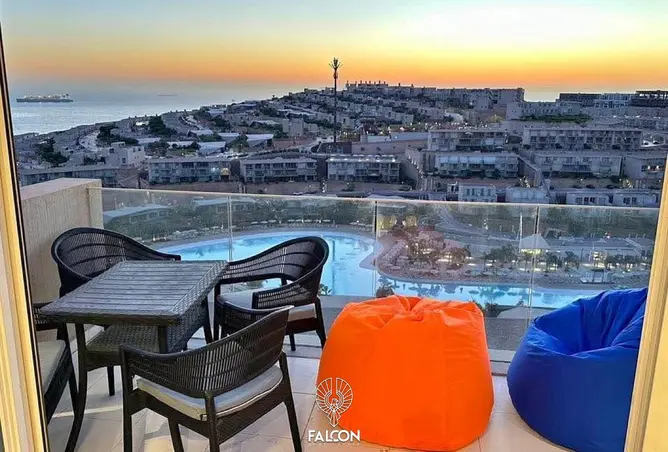 البيع في المونت جلاله: شاليه للبيع بفيو بحر مباشر في Marina Towers