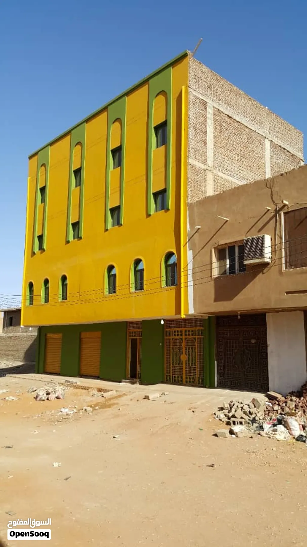 مبنى استثماري مميز جدا البيع بحلة كوكو