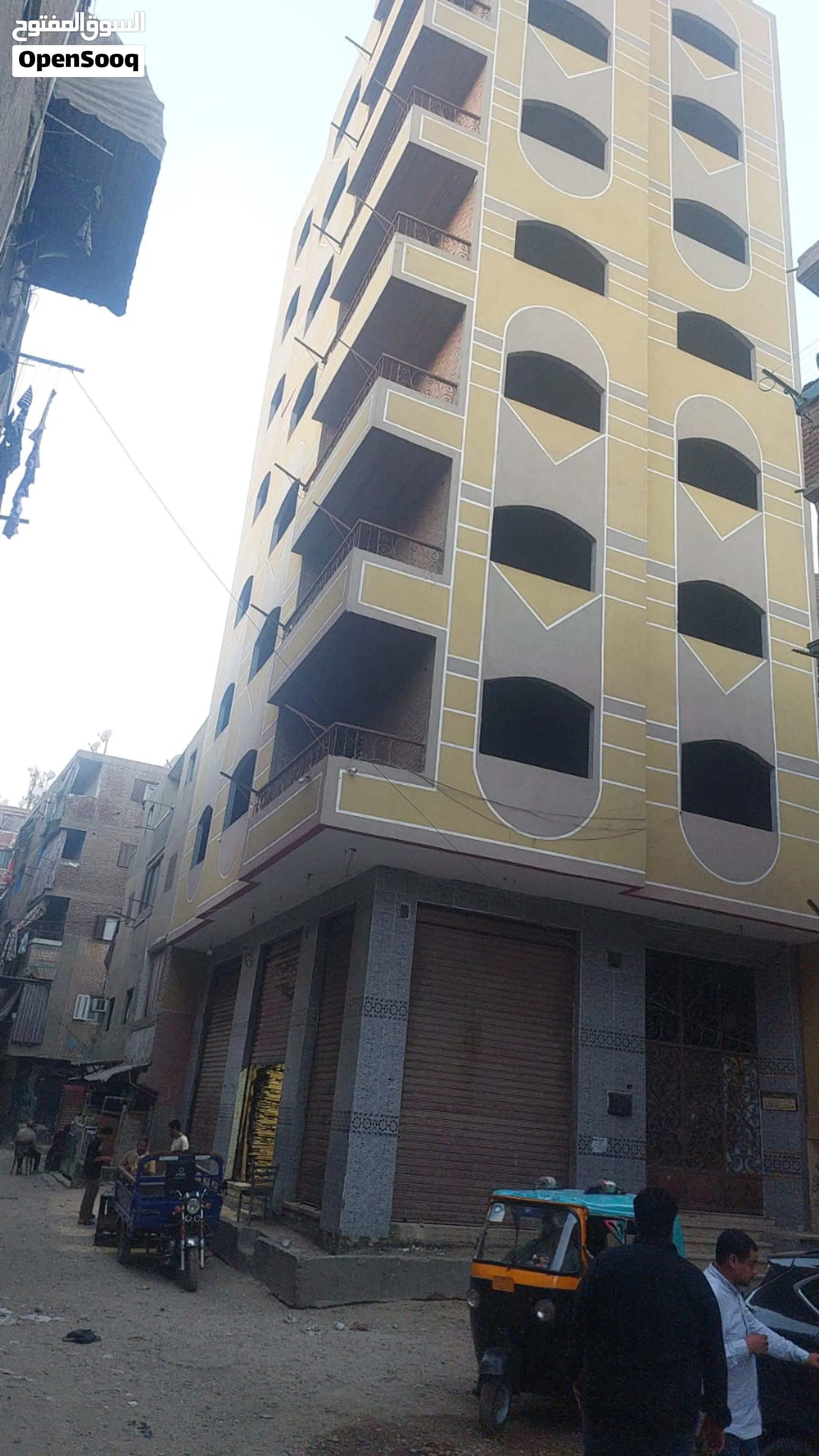 عمارة للبيع بالكامل 9 أدوار 8 شقق سكنية و 3 محلات تجارية شبرا الخيمة