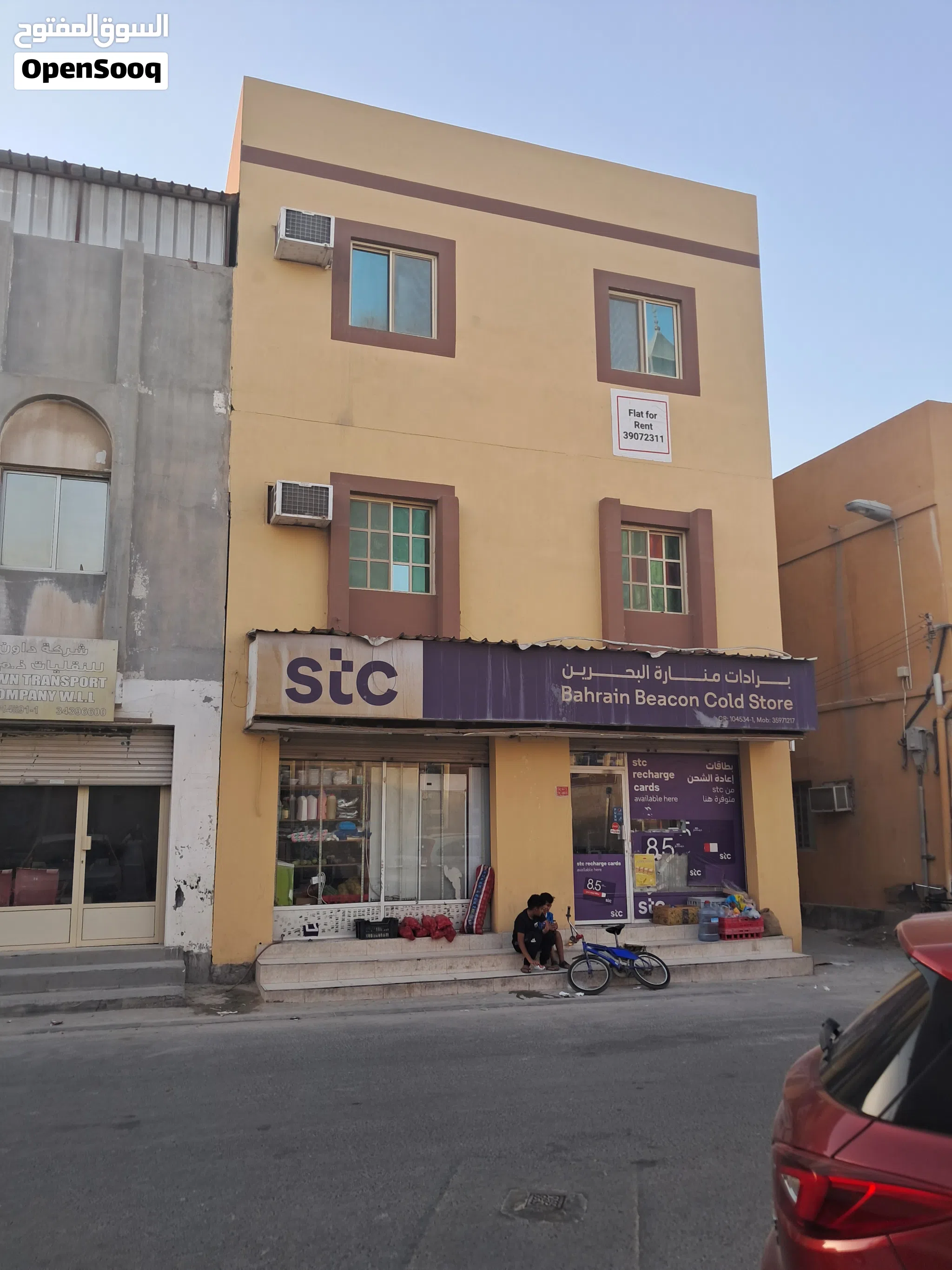 بناية للبيع مكونة من محلين تجاري مع 6 شقق المدخول