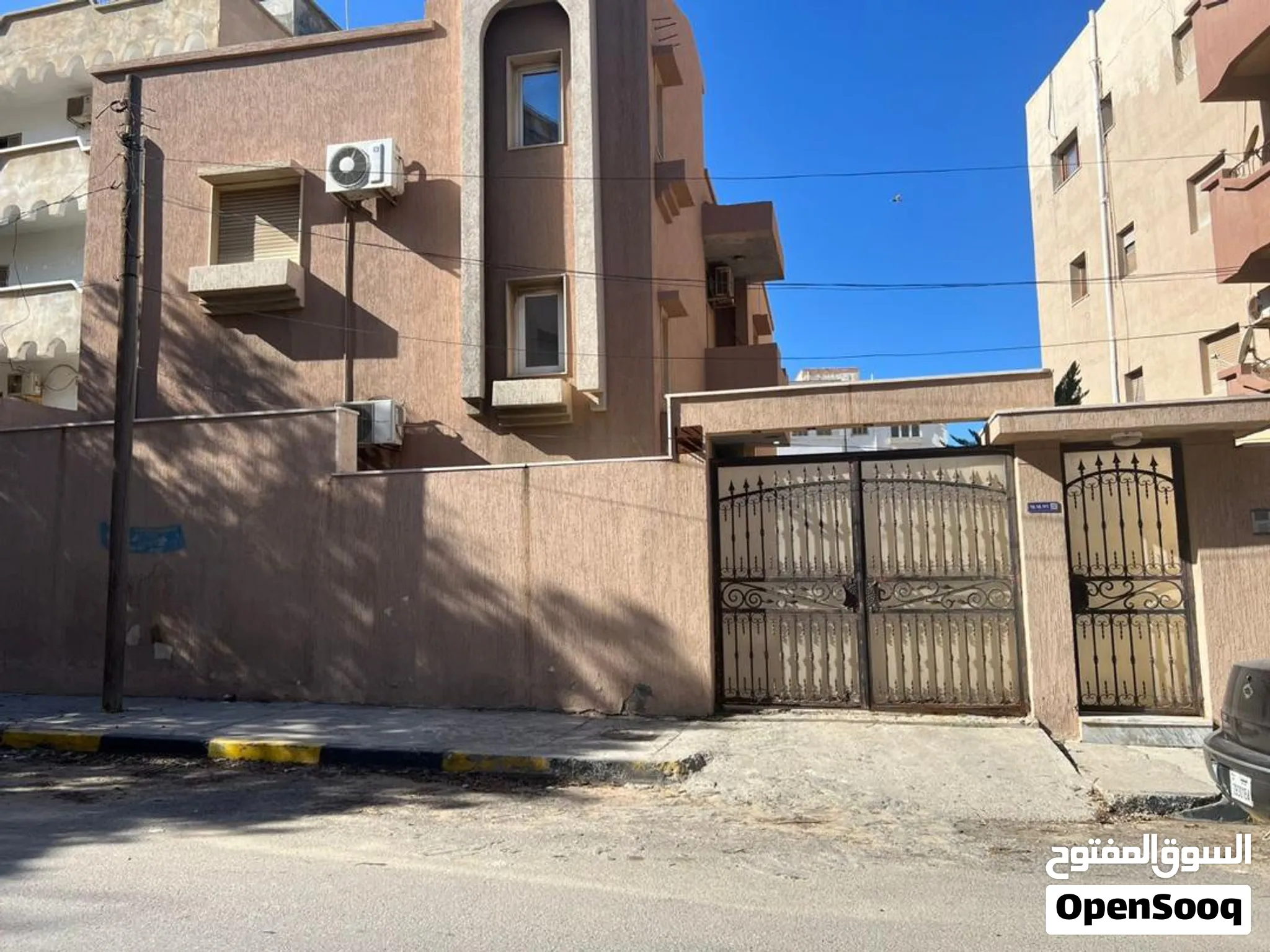 منزل من طابقين للبيع في المنصورة