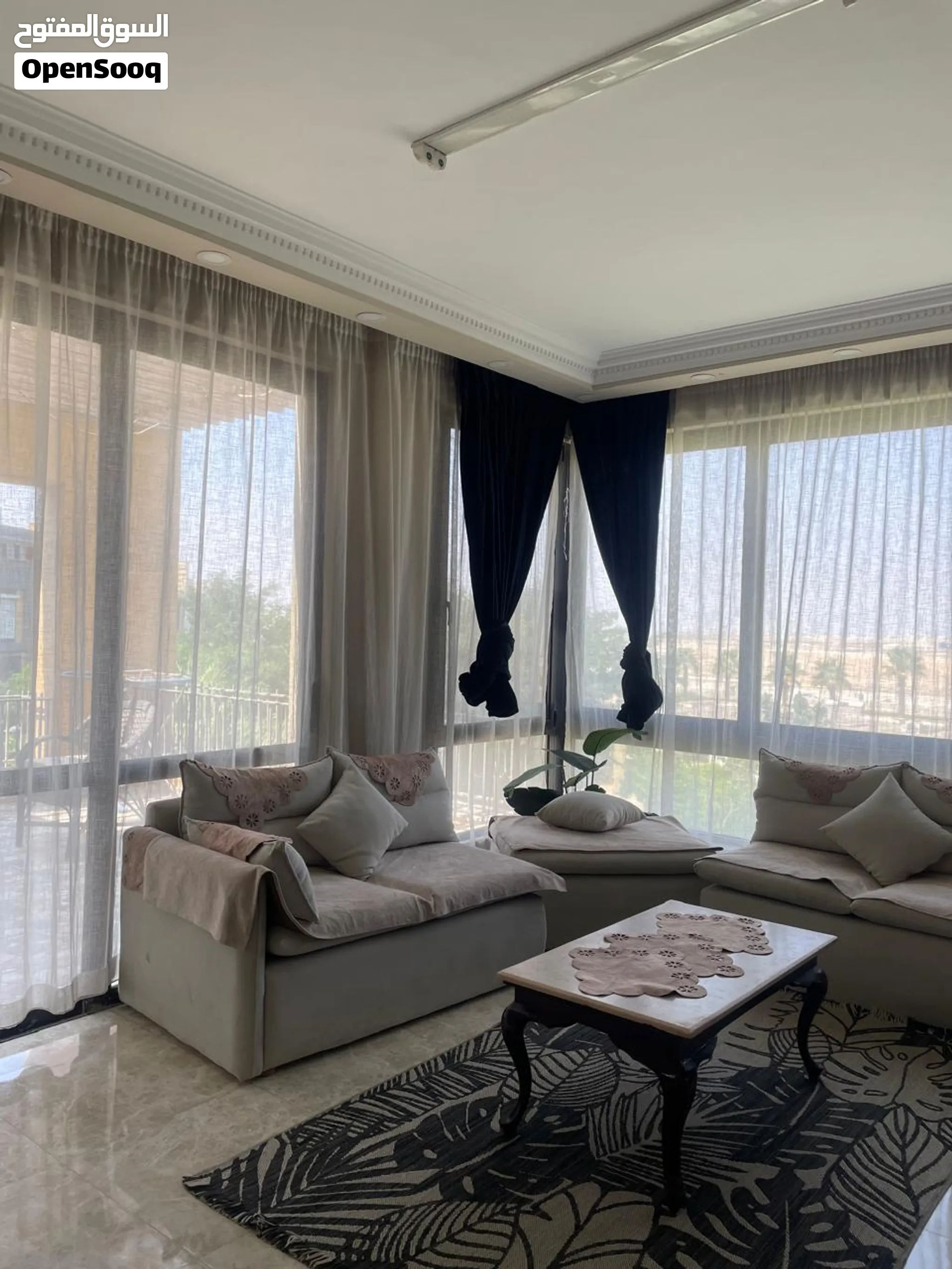 City villa in West Town , beverly hills