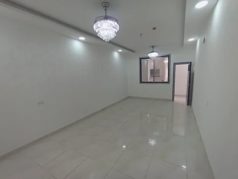 شقة للبيع في الحد، الدور الأول، شقة واحدة، 4 غرف نوم، 4 حمامات، صالة كبيرة، مطبخ، مجلس، 2
