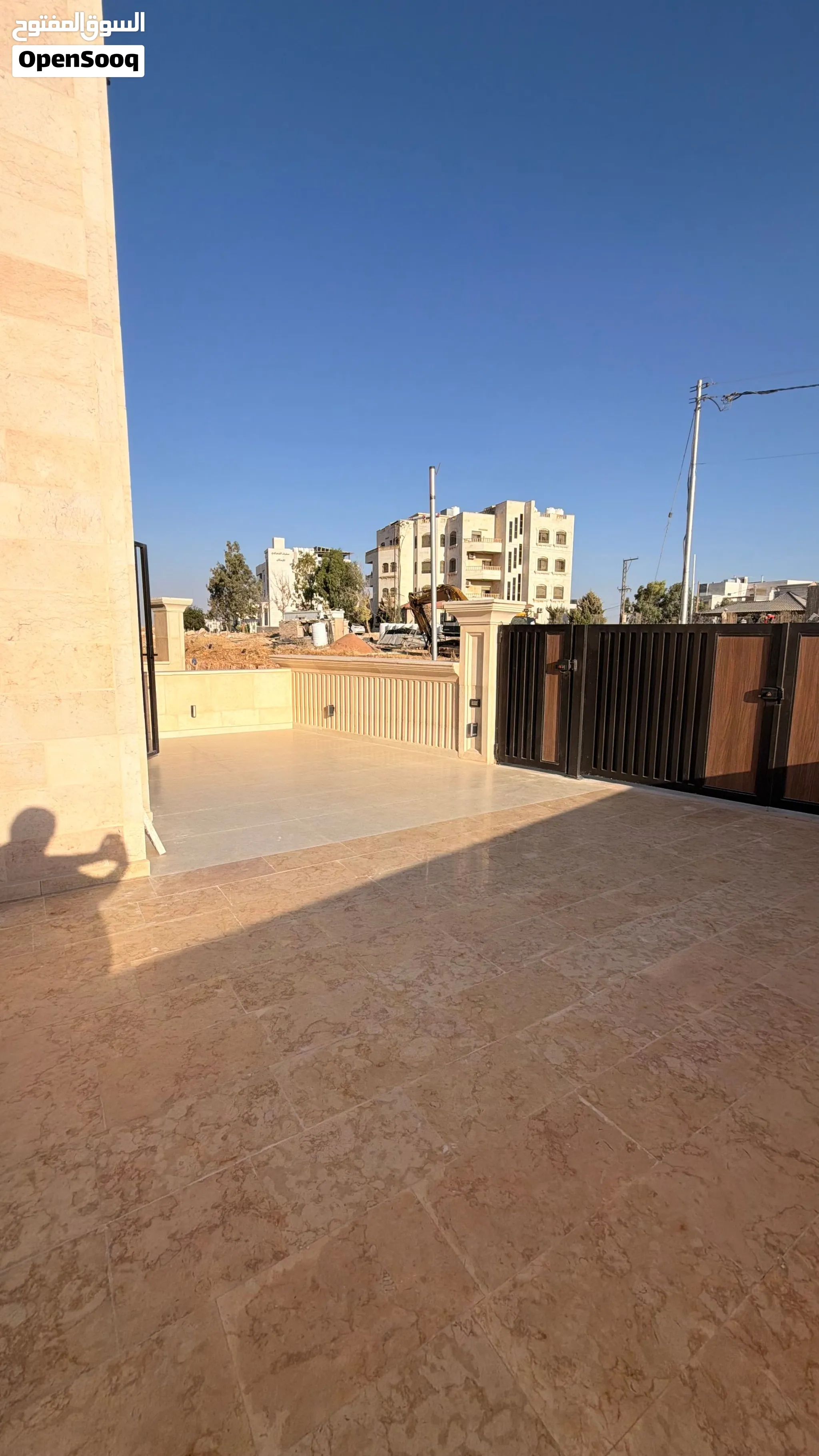 طاقة شمسية غاز مركزي شقة أرضية 210م2 بالاقساط شقة أرضية للبيع في حي المنصور الجبيهه