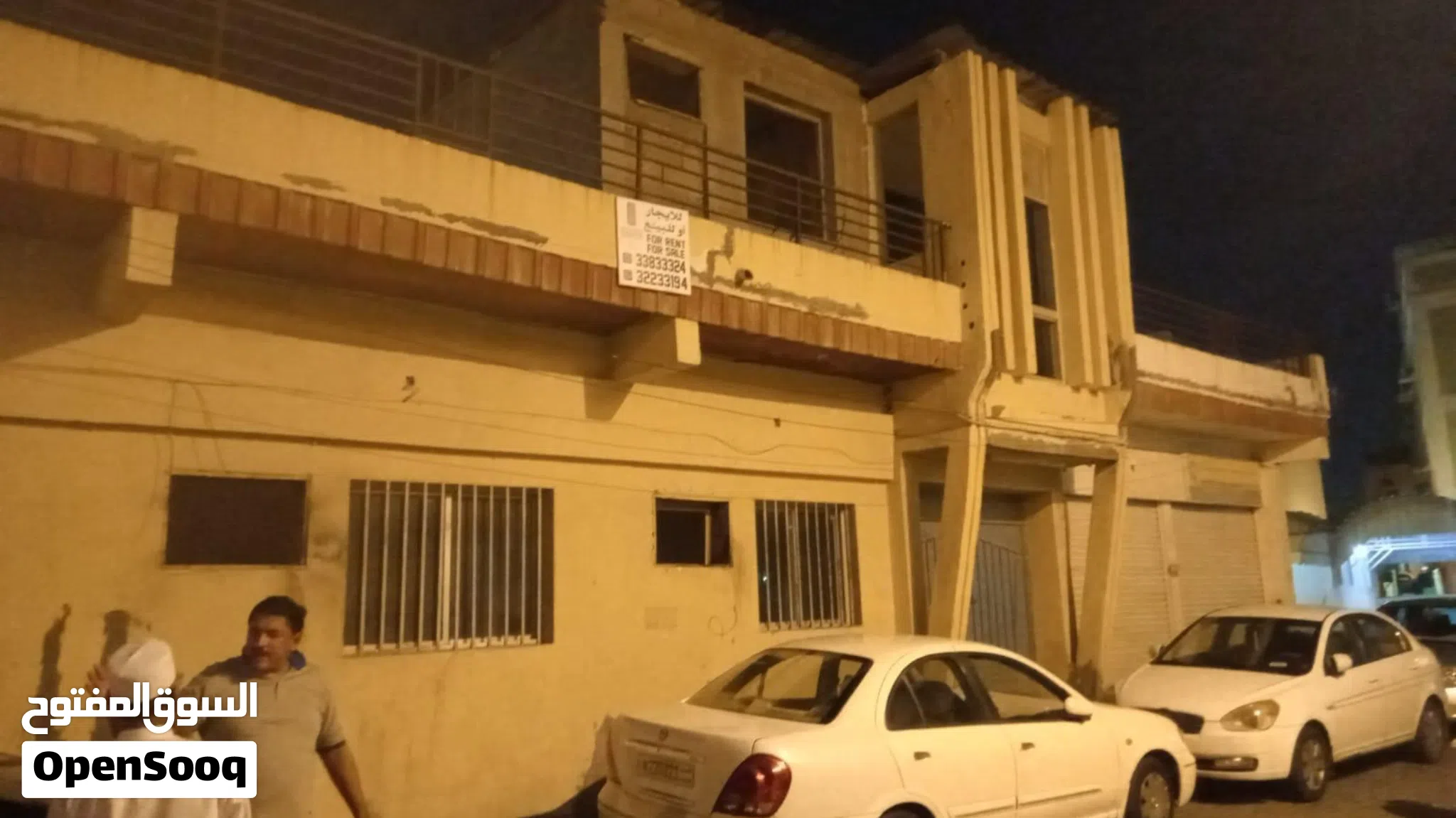منزل للبيع في الرفاع مع محلين تجاريين