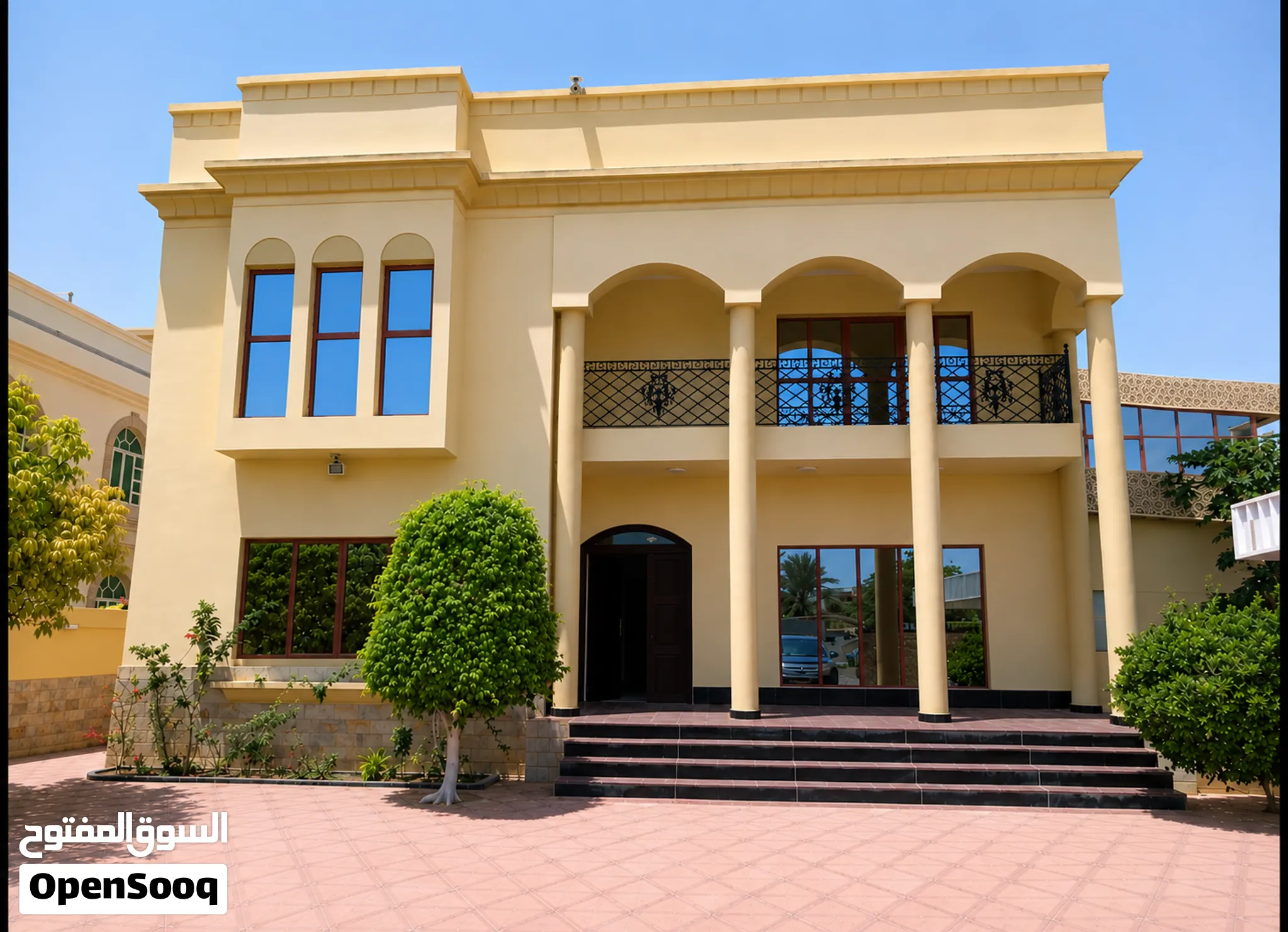 فيلا للبيع في العذيبة الشمالية، 5 غرف، أرض 600م، بناء 580م، خالية