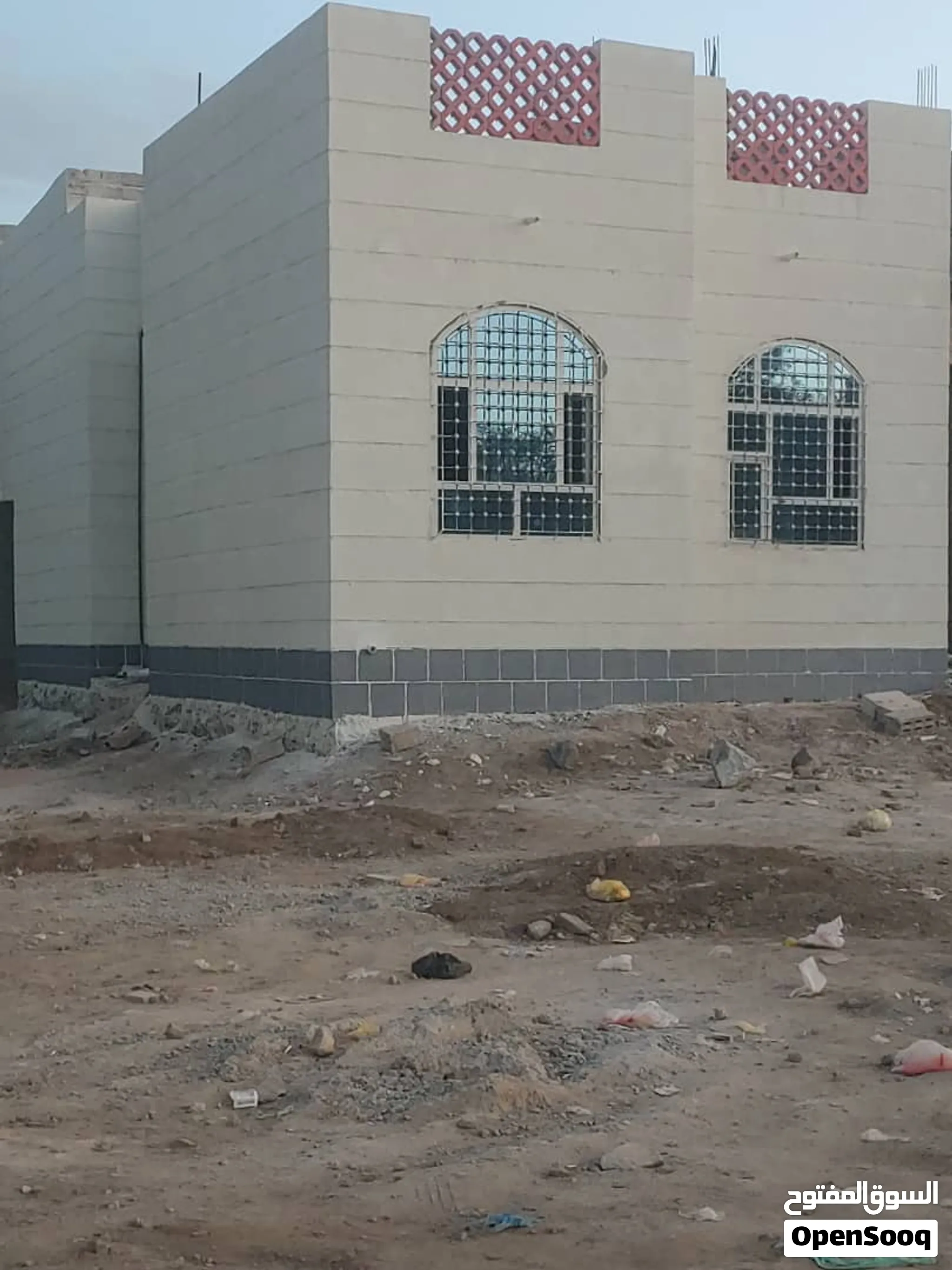 منزل لبنتين في حي شملان