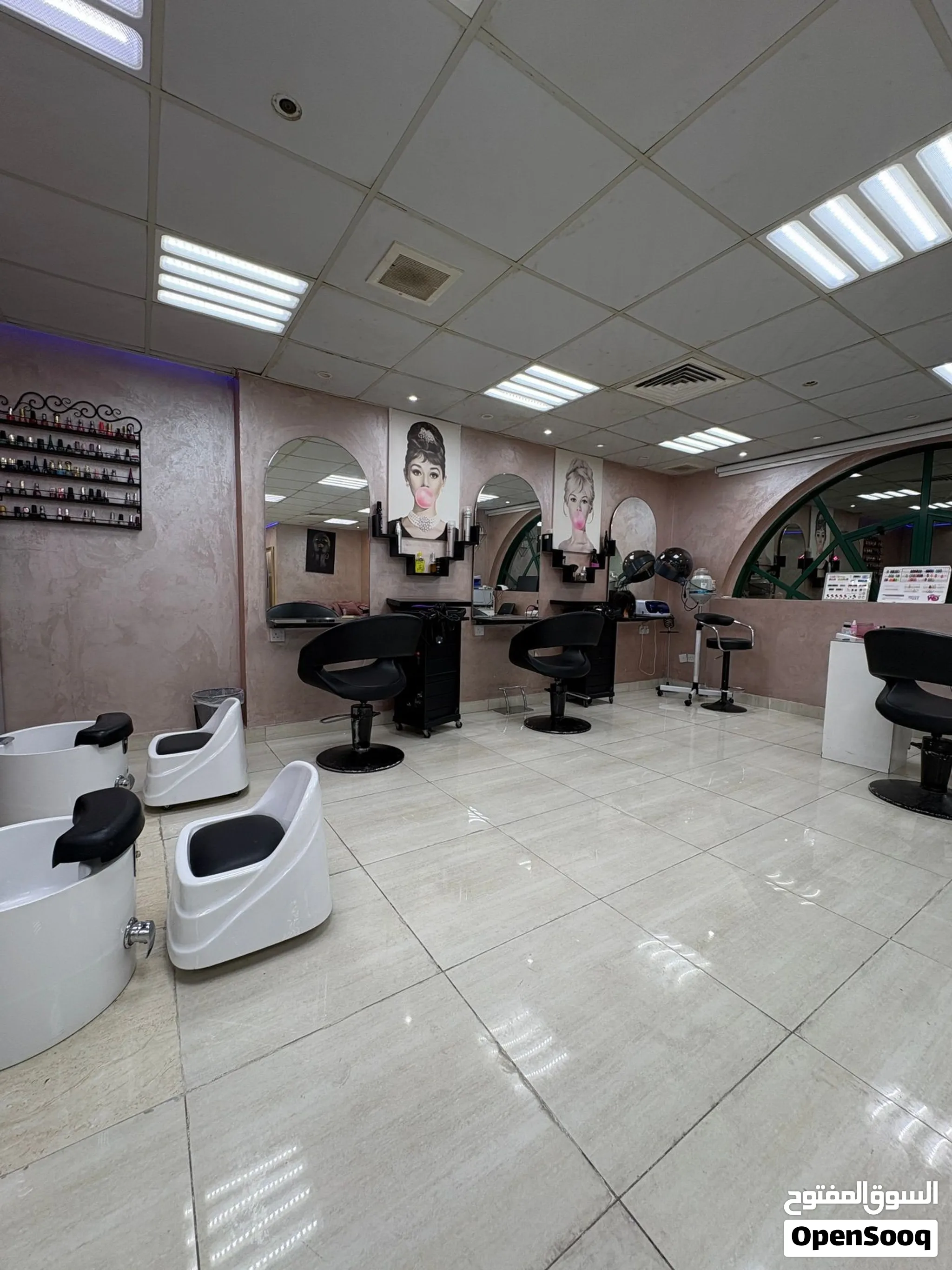 صالون نسائي بمساحة 110 متر مربع للبيع، جاهز Ladies Salon for Sale – 110 SQM