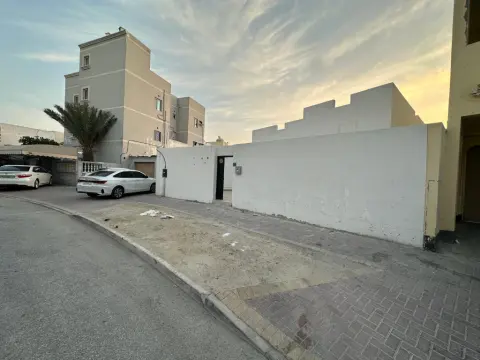 للبيع بيت مع ملحق في مدينة حمد 3