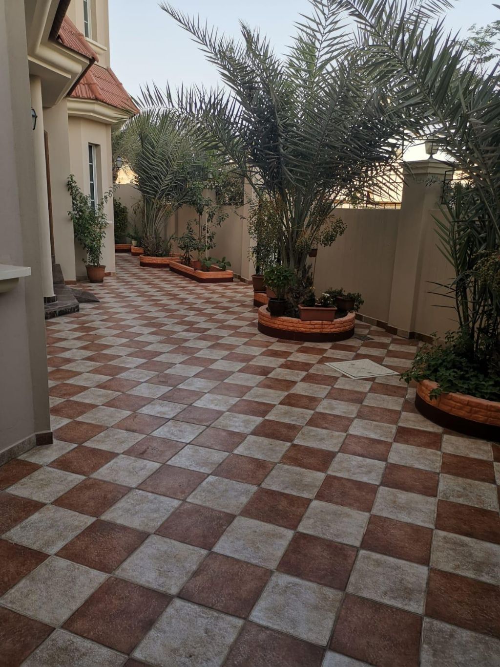 للبيع فيلا في عراد، موقع راق. مساحة 2