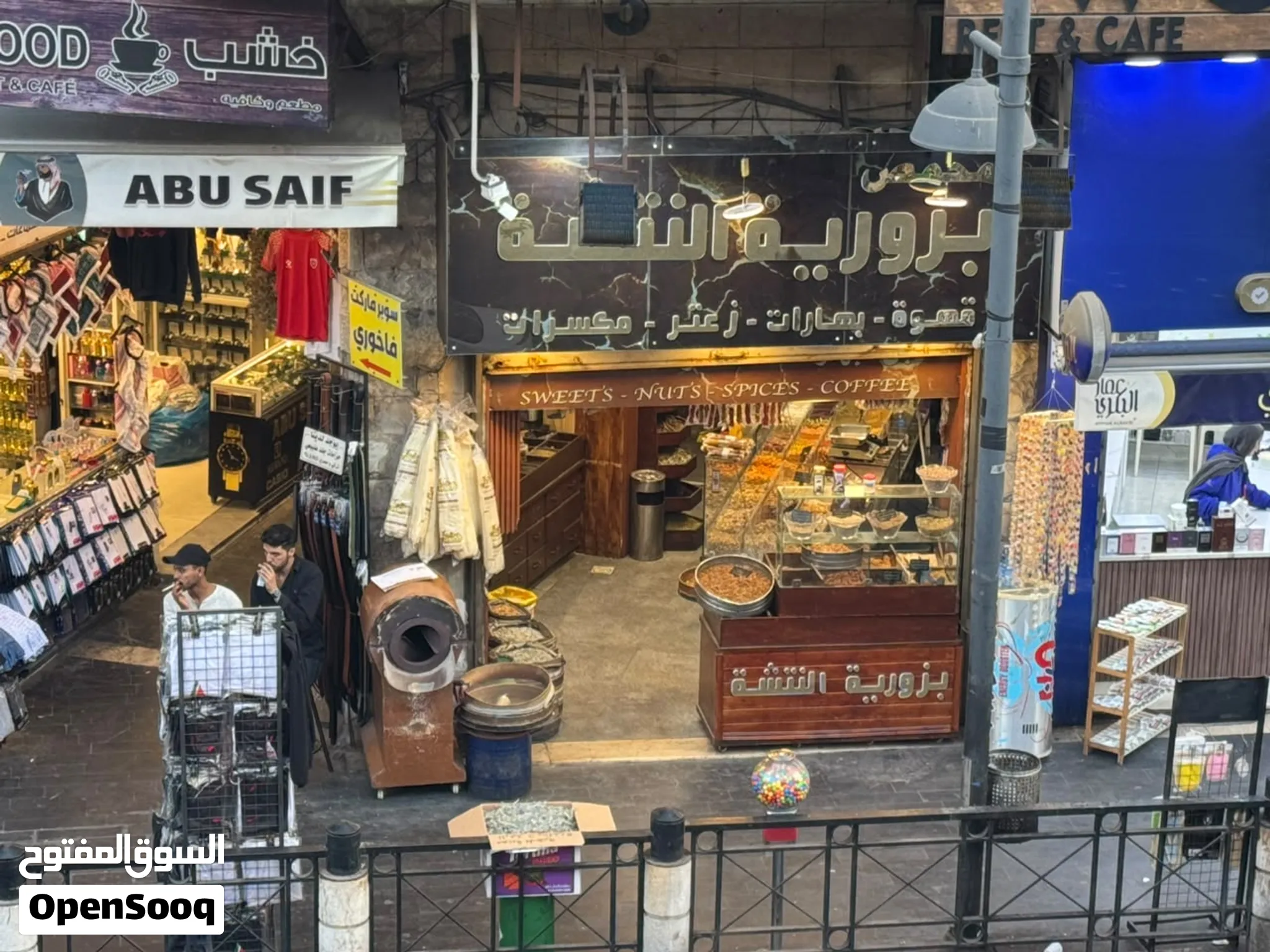 محل للبيع بخلو