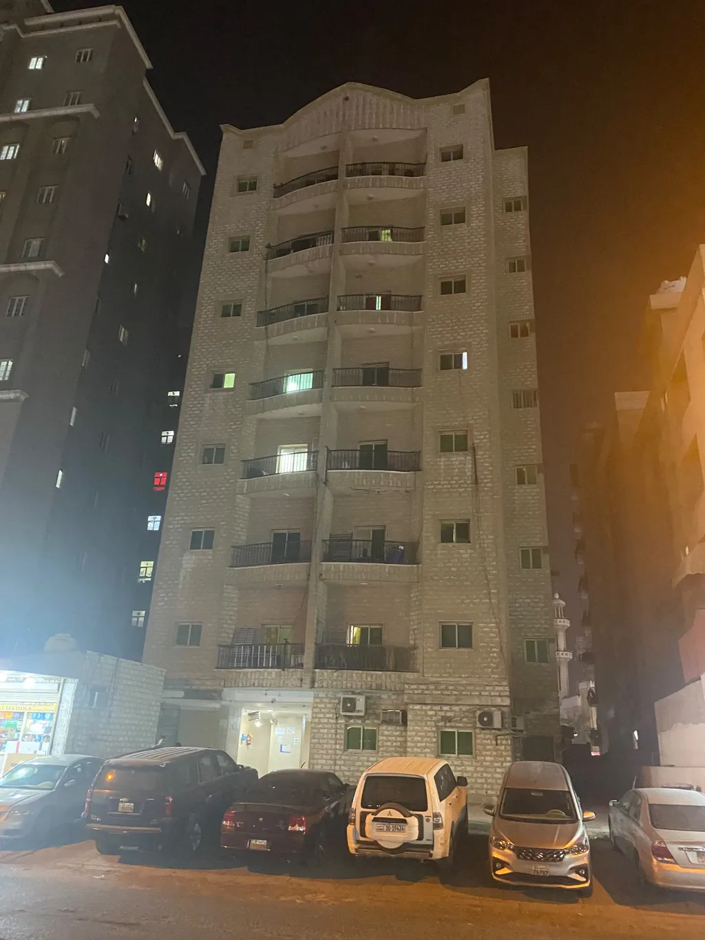 عمارات ومباني للبيع