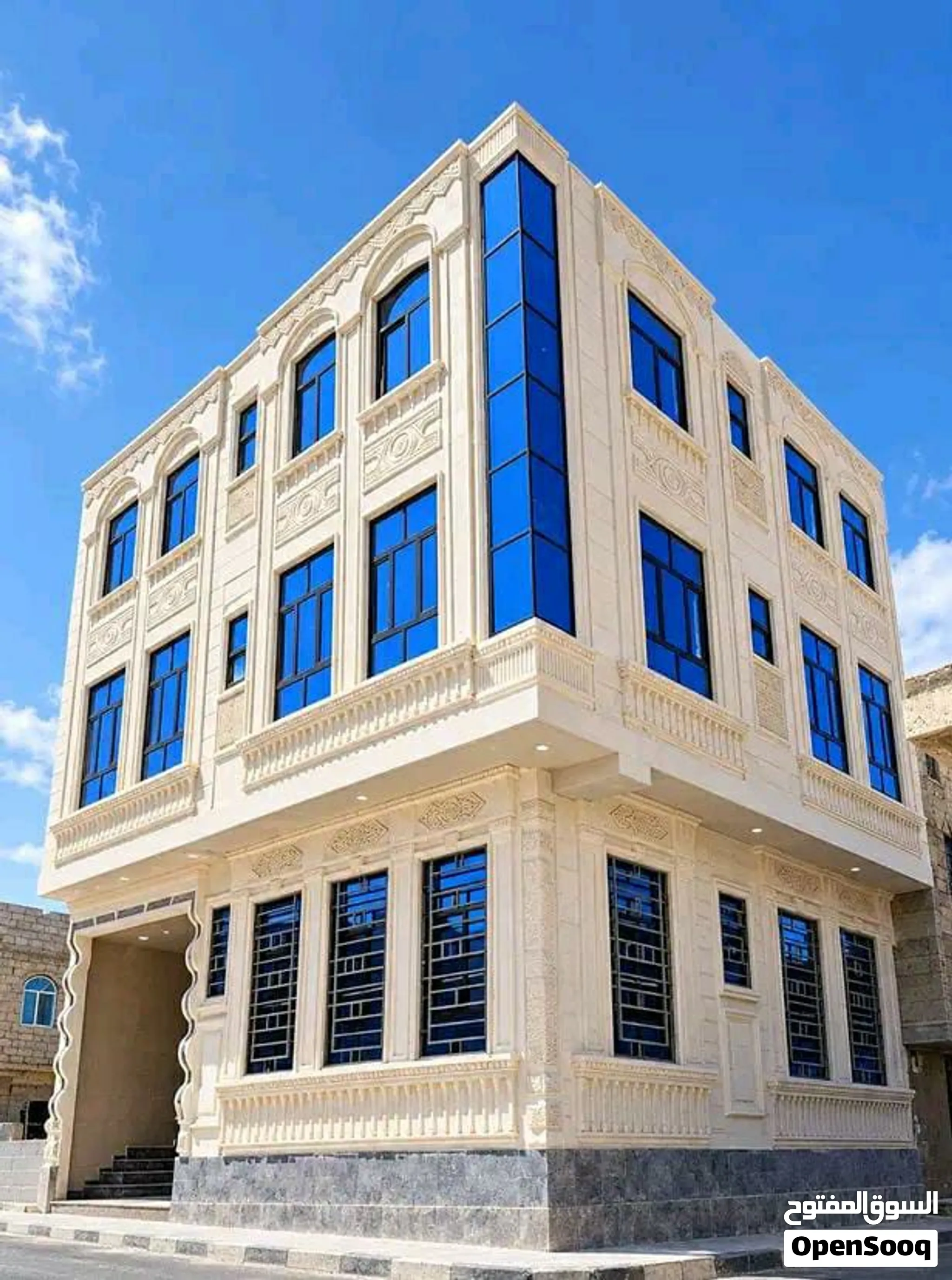عمارة لعشاق الاستثمار والفخامة ركنية3دور وبسعر 55مليون الموقع صنعاءقريب جولة عمران شارع الستين