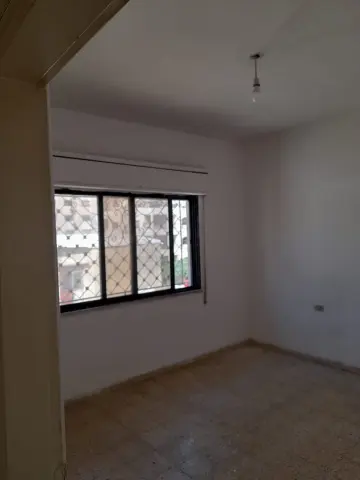 شقة للبيع في جبل الحسين قرب مستشفى 5