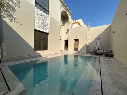 فيلا فاخرة في العرين، بسعر 222000 دينار 5