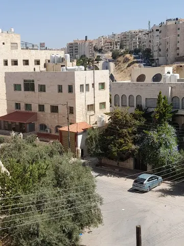 شقة للبيع في جبل الحسين قرب مستشفى 4